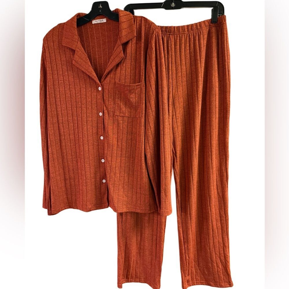 NWOT Ekouaer Deep Orange Pajama Set Size L